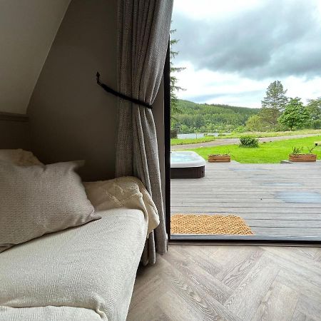 Bonnie Lodge-Lochside Location With Hot Tub Invergarry Exterior foto