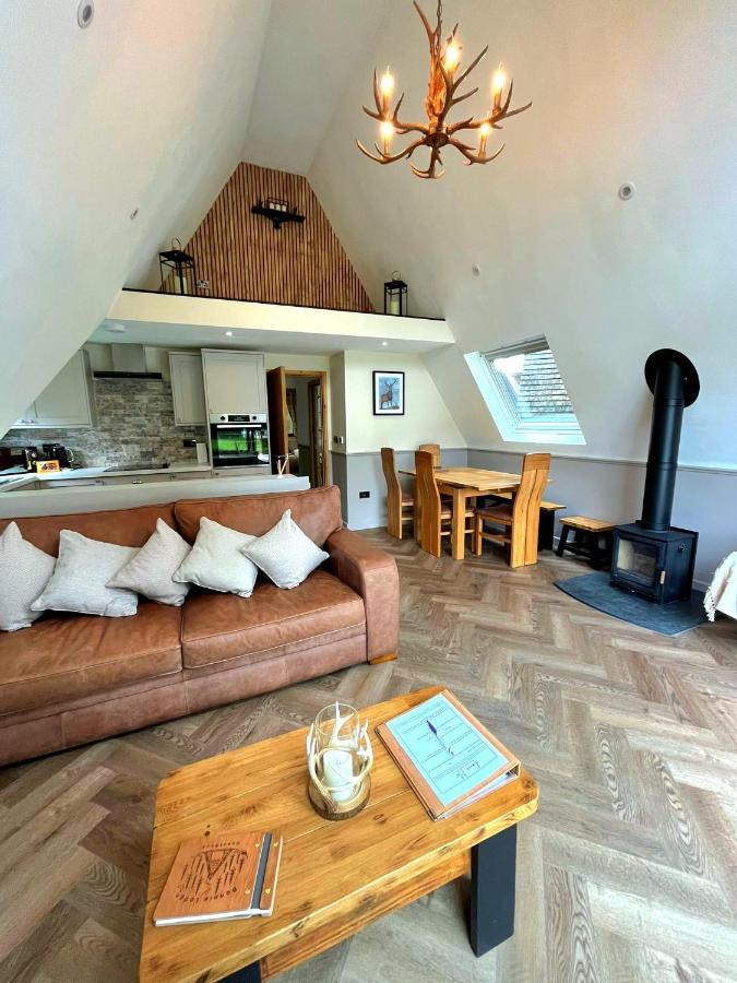 Bonnie Lodge-Lochside Location With Hot Tub Invergarry Exterior foto