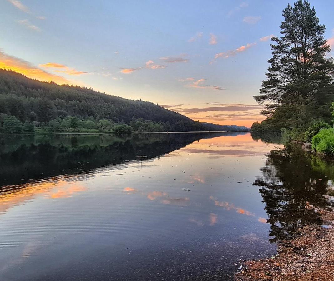 Bonnie Lodge-Lochside Location With Hot Tub Invergarry Exterior foto