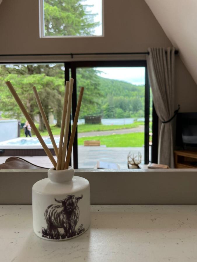 Bonnie Lodge-Lochside Location With Hot Tub Invergarry Exterior foto