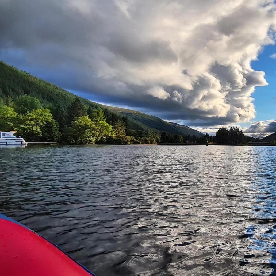 Bonnie Lodge-Lochside Location With Hot Tub Invergarry Exterior foto